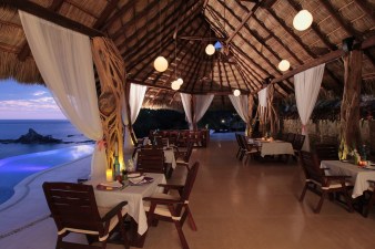 ZOA Amarte Mar Restaurant 3.jpg